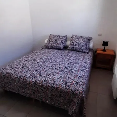 Hébergement de vacances Spacieuse Maison Avec Jardin Et Barbecue