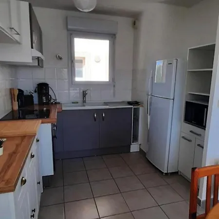 Hébergement de vacances Spacieuse Maison Avec Jardin Et Barbecue *